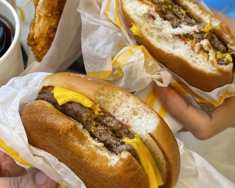 麦当劳三线城市加盟费多少钱啊，加盟麦当劳要多少钱总共费用呢