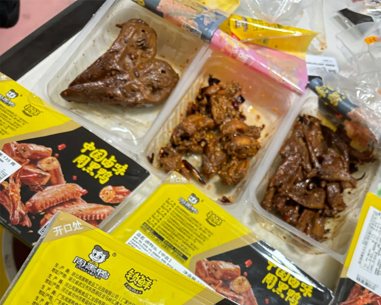 周黑鸭加盟费一共要多少钱，周黑鸭加盟费多少怎么加盟